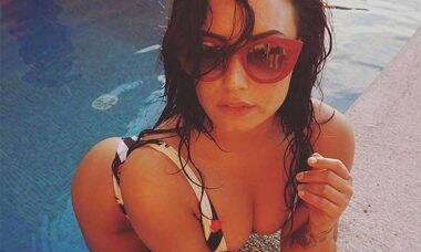 Demi Lovato causa no instagram com foto de maiô decotado