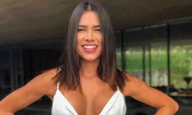 Ex-BBB, Adriana Sant’Anna posta foto de biquíni e impressiona fãs