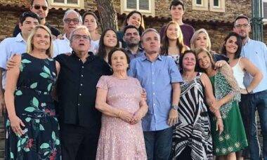 Sobrinho de Gugu Liberato posta última foto do tio junto a família