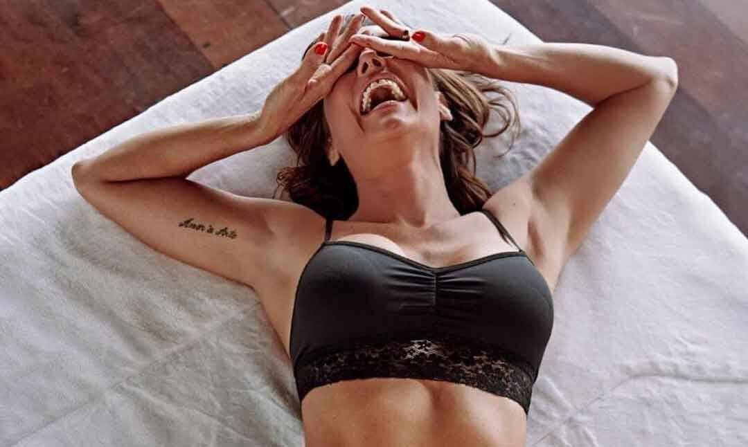 Deborah Secco posta foto de lingerie e faz sucesso no Instagram