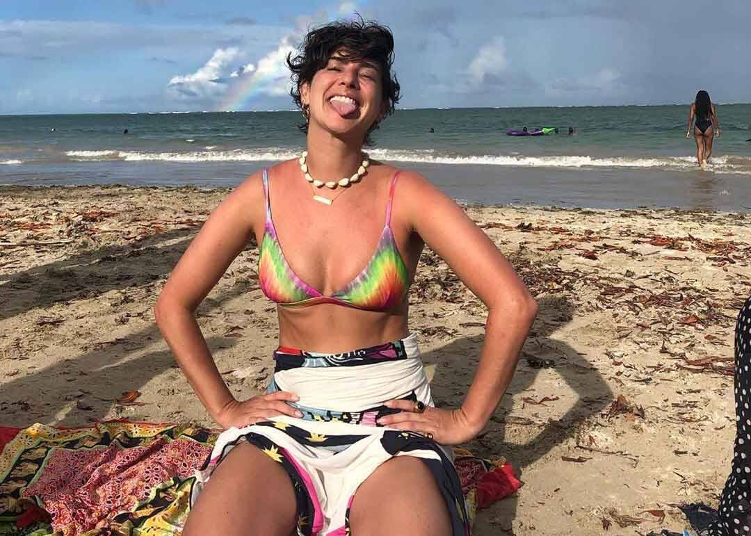 Fernanda Paes Leme 'desfila' de biquíni na Bahia: "Vê que dia é hoje"