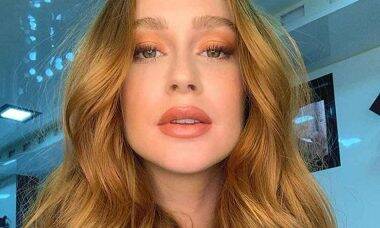 De fio-dental Marina Ruy Barbosa exibe bumbum em passeio de barco