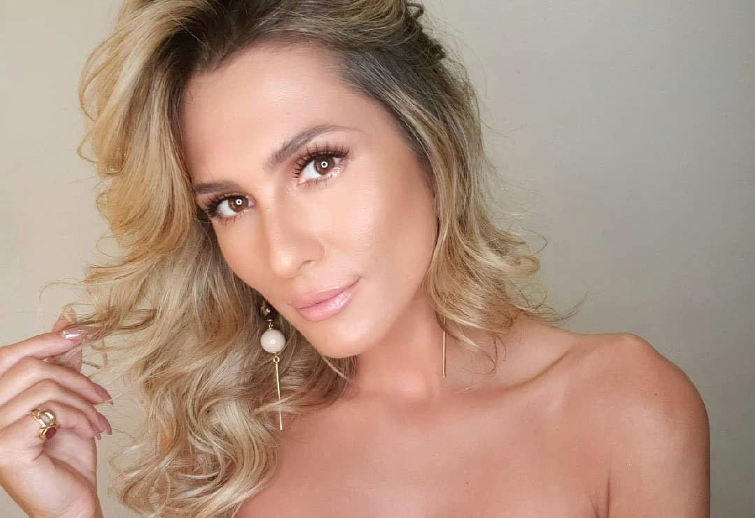 Lívia Andrade dá “boa noite” em vídeo e ganha uma enxurrada elogio de fãs