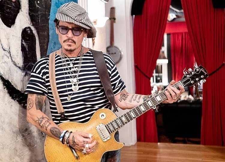 VÍDEO: Johnny Depp agradece aos fãs por ficarem ao seu lado durante sua batalha legal com a ex-mulher Amber Heard
