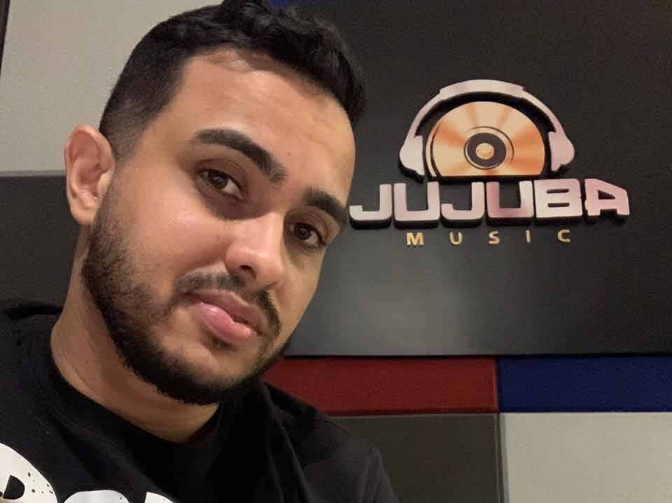 Compositor e empresário Léo Minho lança filial da Jujuba Editora em Salvador