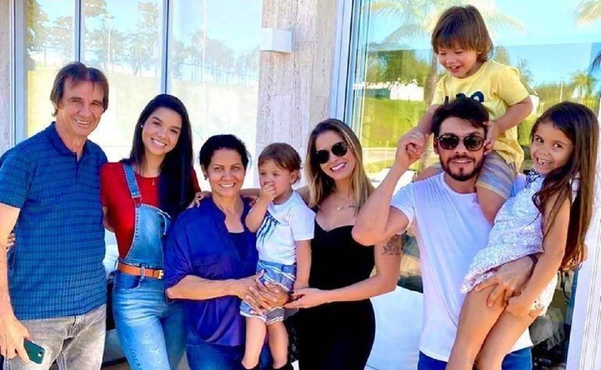 Irmão de Andressa Suita manda indireta para Gustavo Lima na foto em família