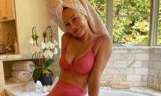 Aos 63 anos, Melanie Griffith, encanta em fotos de lingerie por uma boa causa. Foto: Instagram