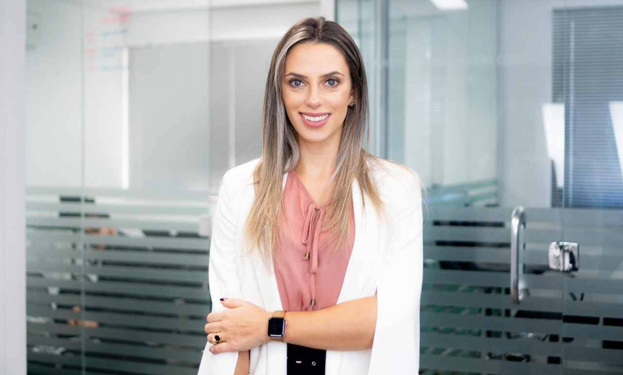 Rafaela Sionek: conheça o sucesso da professora e advogada que é destaque na advocacia trabalhista. Foto: Divulgação