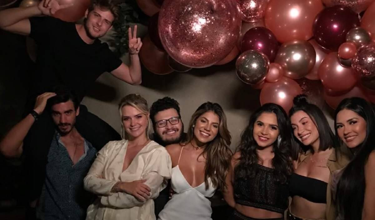 Marcela Mc Gowan reune ex-BBB's em festa para comemorar aniversário de 32 anos 