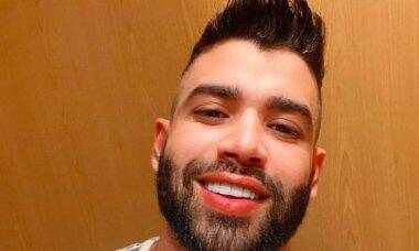 Gusttavo Lima posta selfie sorrindo e recebe diversas cantadas: "sempre perfeito"