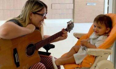 Marília Mendonça compõe canção para celebrar 11 meses do filho