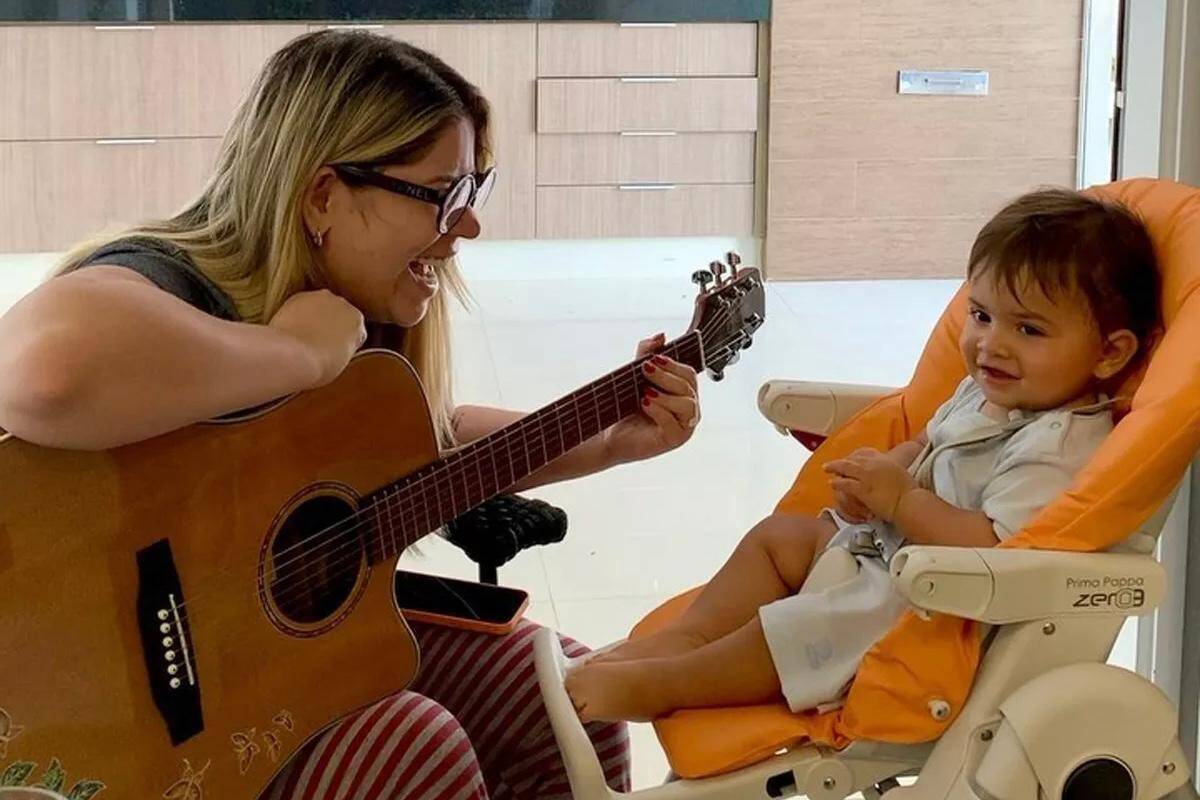 Marília Mendonça compõe canção para celebrar 11 meses do filho