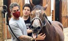 Marcos Mion posta foto com égua para equoterapia do filho, Romeo