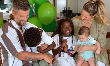 Giovanna Ewbank e Bruno Gagliasso celebram cinco meses do filho caçula Zyan
