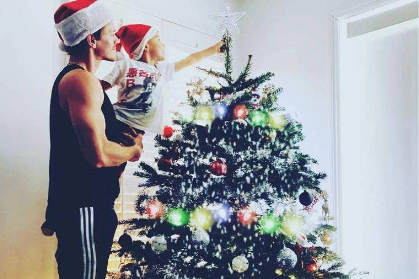 Ryan Dorsey, ex-marido de Naya Rivera, publica foto de Natal com o filho