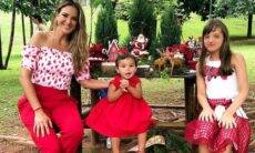 Em clima natalino Ticiane Pinheiro posa ao lado das filhas e César Tralli se declara
