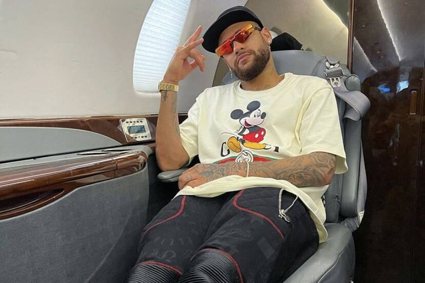 Neymar gasta R$ 12 mil por noite para hospedar modelos para festa de réveillon