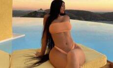 Kylie Jenner balança a web com novas fotos de biquíni