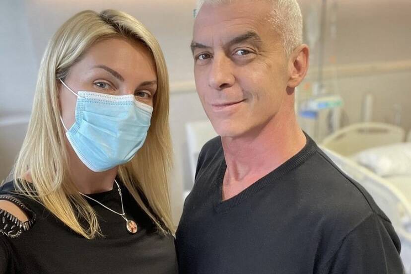 Ana Hickmann posa com Alexandre Correa durante tratamento contra o câncer: "Força"
