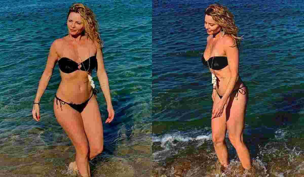 Aos 49 anos, Rita Guedes exibe as curvas em clique de biquíni curtindo uma praia
