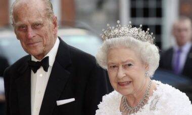 Príncipe Philip é internado em Londres após se sentir mal