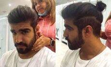 Caio Castro posa no cabeleireiro e exibe novo visual: "cortei"
