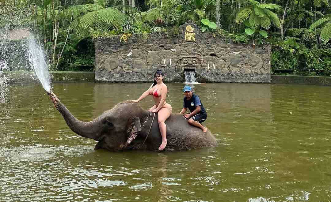Lissa Aires, modelo do OnlyFans,  perde fãs por causa de foto montada em elefante . Foto: Reprodução Instagram