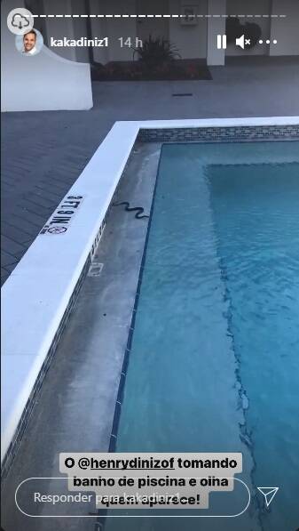 Kaká Diniz, marido de Simone, flagra cobra na piscina da mansão nos EUA (Foto: Reprodução/Instagram)