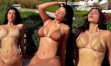 Kim Kardashian posa ao lado das irmãs em dia de piscina