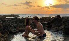 Di Ferrero e esposa curtem piscina natural durante viagem à Costa Rica