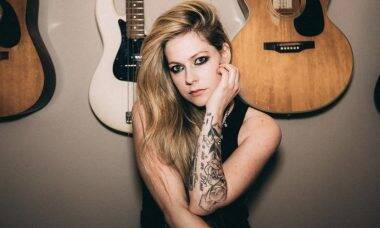 Homem invade mansão de Avril Lavigne e posta fotos do local na web