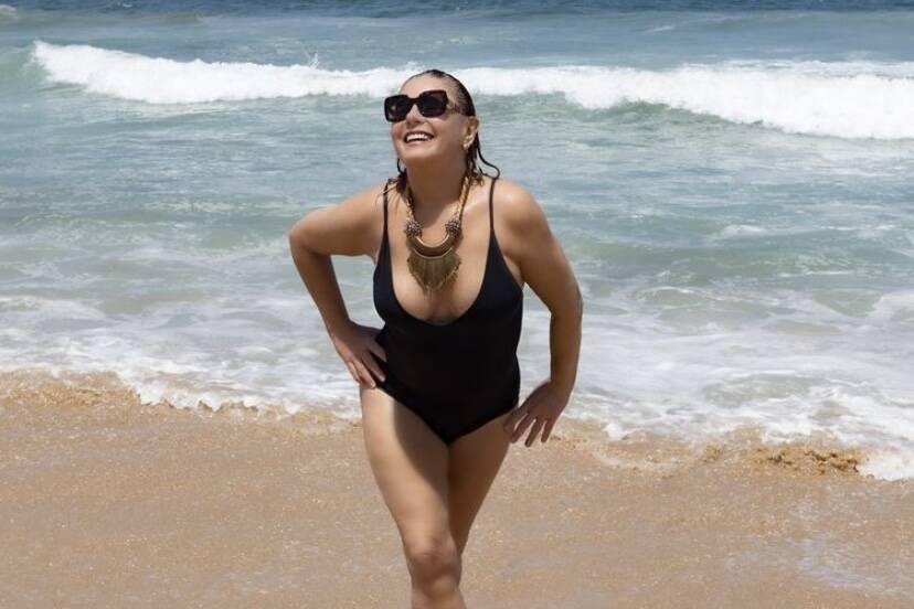 Vera Fischer curte dia de sol na praia e ganha elogios: "Garota de Ipanema"