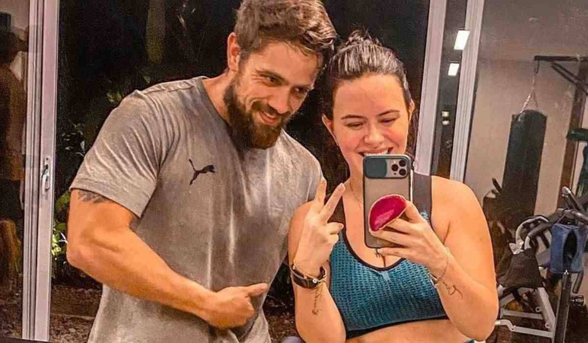 Mari Bridi posa com o marido, Rafa Cardoso, pós treino: 'saúde sem neura'