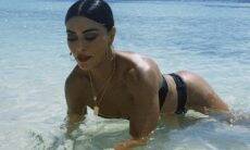 Juliana Paes surge bronzeada curtindo dia de sol em praia paradisíaca: "Doce balanço"