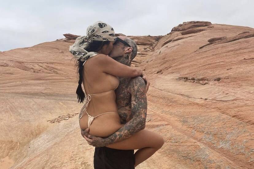 Kourtney Kardashian posta beijão no namorado: "Como o paraíso"