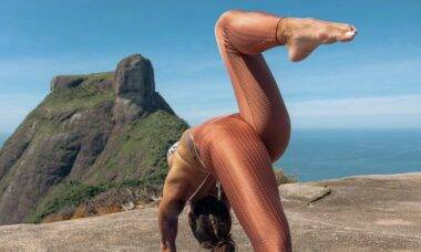 Aline Riscado faz yoga e cenário impressiona: "Experiência sensacional"
