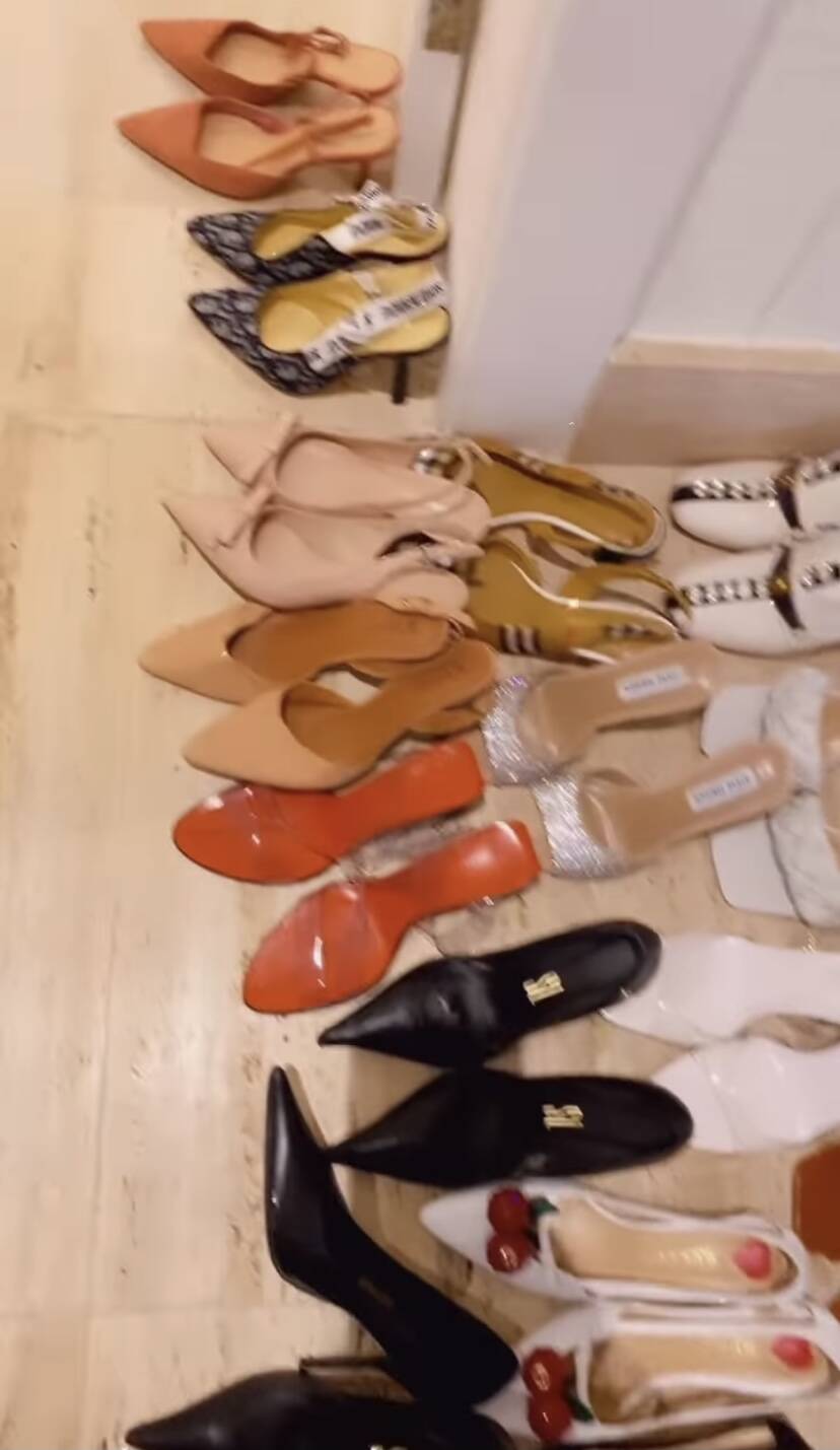 Simone mostra coleção de sapatos e brinca: "É uma centopeia"