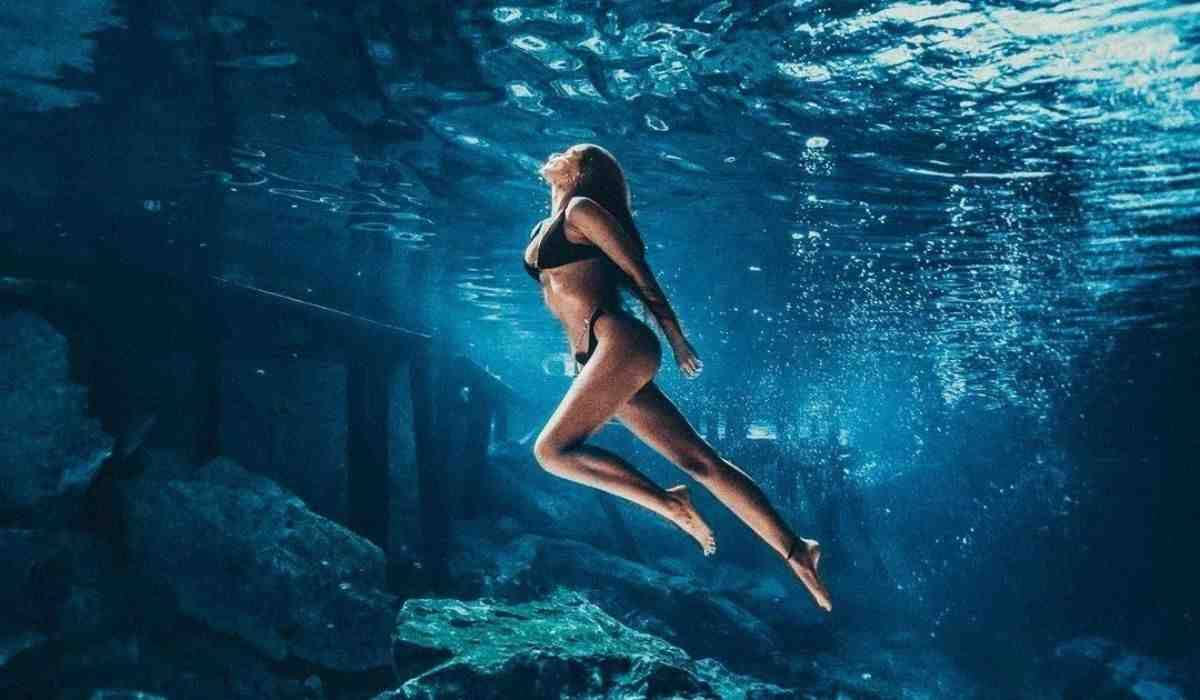 Yasmin Brunet enfatiza 'Dia Mundial dos Oceanos' em foto de mergulho