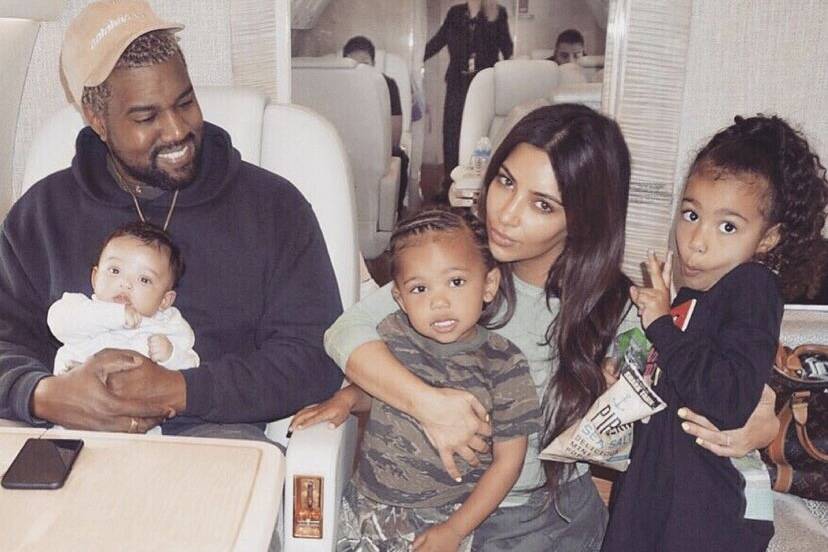 Kim Kardashian celebra aniversário de Kanye West: "Te amo para a vida"