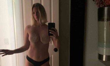 Atriz de ‘X-Men’, faz topless em selfie aos 43 anos e enlouquece os seguidores. Foto: Reprodução Instagram