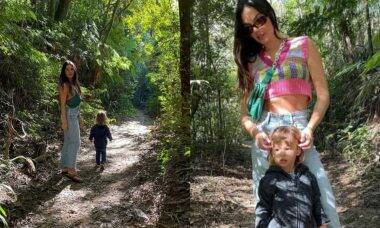 Isis Valverde curte natureza com o filho em trilha: 'selva e família'