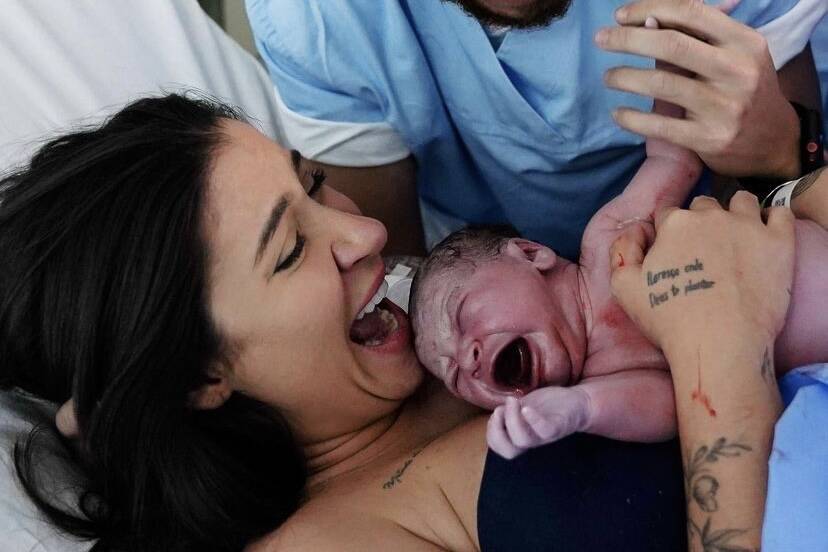 Bianca Andrade faz relato de parto de 20 horas: "Eu renasci"