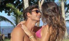 Isis Valverde posa com o marido em dia de sol: "Saudade de um calorzinho"