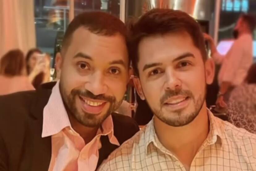 Gil do Vigor posa com novo affair em restaurante: "Com ele"