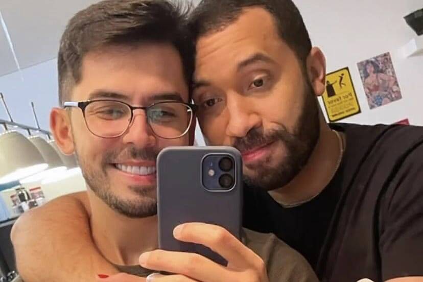 Namorado de Gil do Vigor posta foto com ele: "Já posso começar a sentir saudade?"