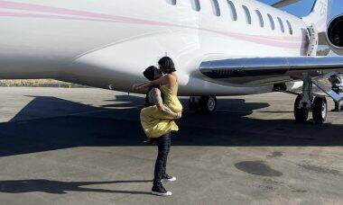 Travis Barker viaja de avião pela primeira vez em 13 anos e agradece Kourtney Kardashian