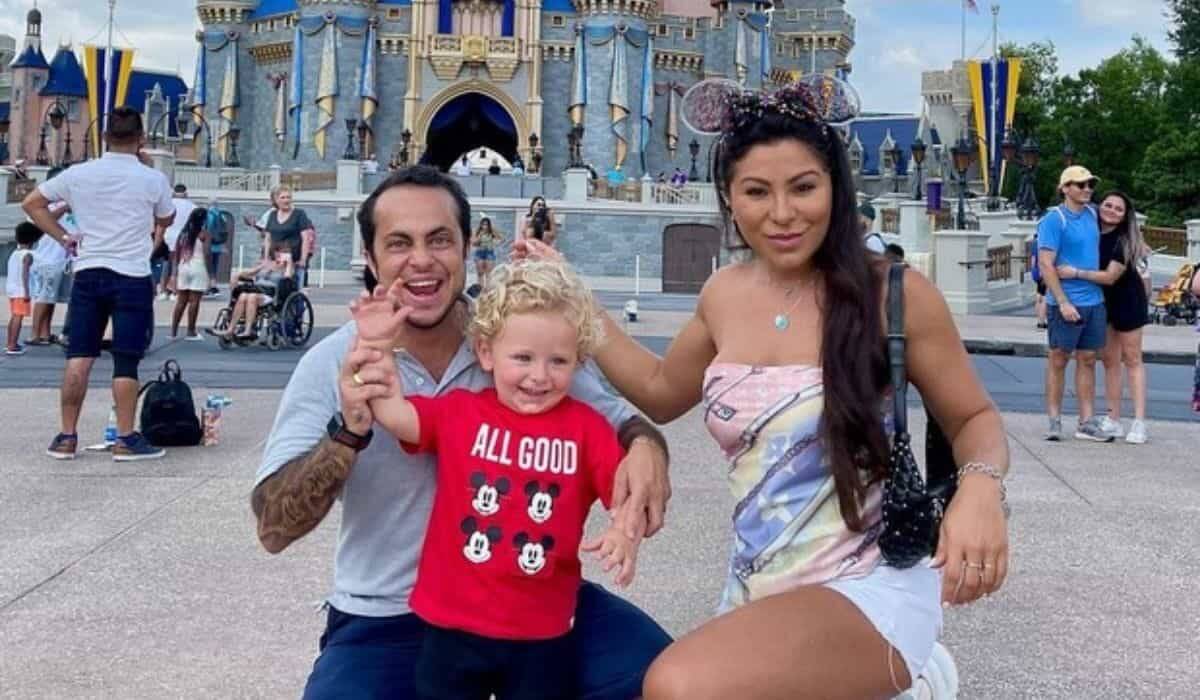 Thammy e Andressa se encantam com reação do filho na Disney