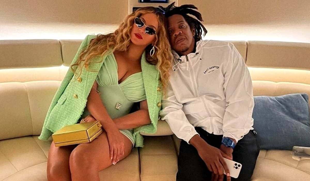 Beyoncé e Jay-Z curtem festa em iate durante viagem pela Itália