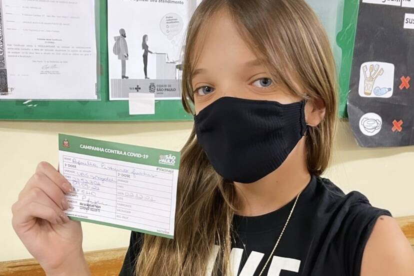 Rafaella Justus toma primeira dose da vacina contra a Covid-19